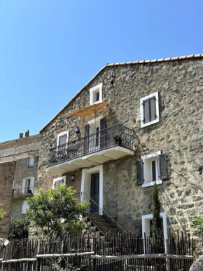 Charming air-conditioned house with garden & view